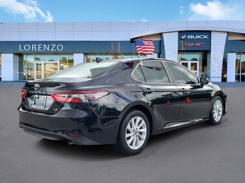 Used 2021 Toyota Camry LE FWD image 5