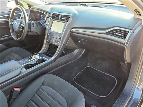 Used 2020 Ford Fusion SE image 19