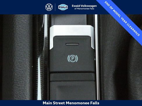 Used 2025 Volkswagen Taos SE image 15