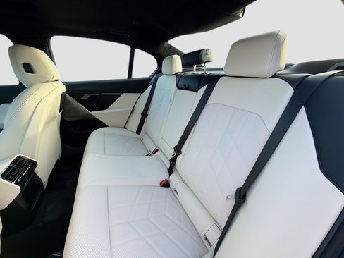 New 2026 BMW i5 eDrive40 image 20