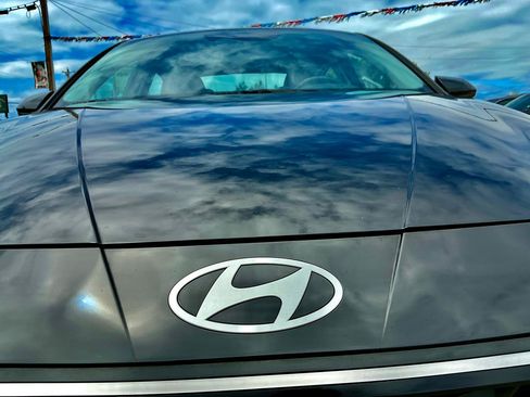 Used 2025 Hyundai Elantra SEL FWD image 28
