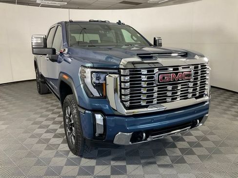 Used 2025 GMC Sierra 2500 Denali w/ Max Trailering Package AWD/4WD image 14