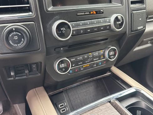 Used 2018 Ford Expedition Limited w/ Equipment Group 302A AWD/4WD image 16