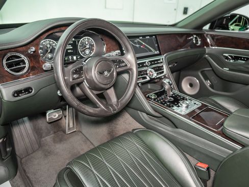 Certified 2022 Bentley Flying Spur V8 image 19