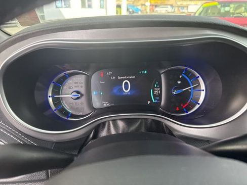 Used 2020 Chrysler Pacifica Limited w/ Advanced Safetytec Group image 25