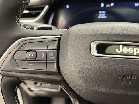 Used 2023 Jeep Grand Cherokee L Laredo AWD/4WD image 18
