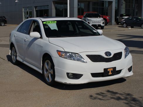 Used 2010 Toyota Camry SE image 16