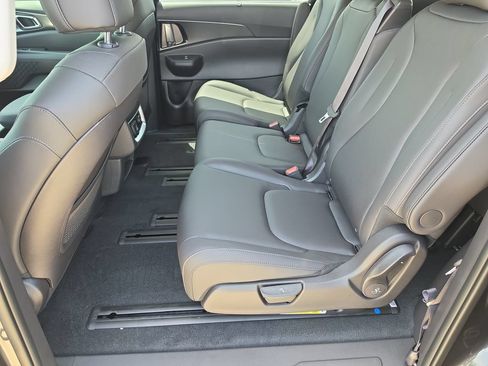 New 2026 Kia Carnival SX w/ SX Dark Edition Package FWD image 17