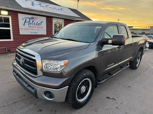 Used 2011 Toyota Tundra 4x4 Double Cab w/ SR5 Pkg image 2
