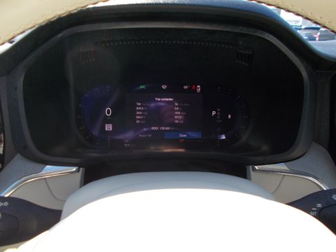 Used 2023 Volvo XC60 B5 Plus image 13