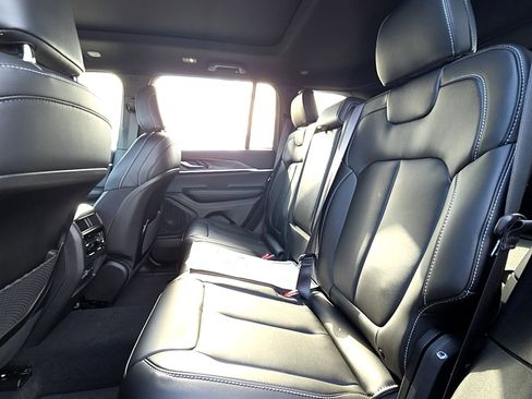 New 2025 Jeep Grand Cherokee Limited image 10