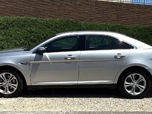 Used 2018 Ford Taurus SEL w/ Equipment Group 201A AWD/4WD image 2