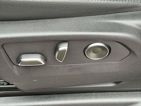 Used 2024 GMC Yukon XL Denali image 18