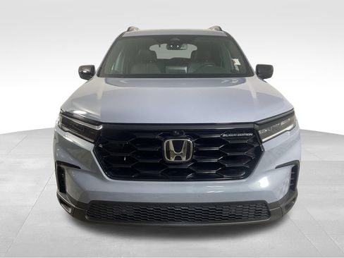Used 2025 Honda Pilot Black Edition image 3