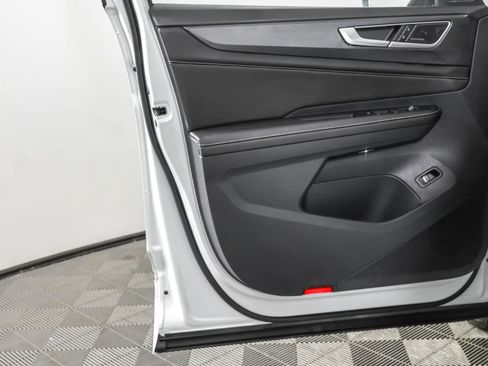 Used 2024 Volkswagen Atlas Cross Sport SEL Premium R-Line image 33