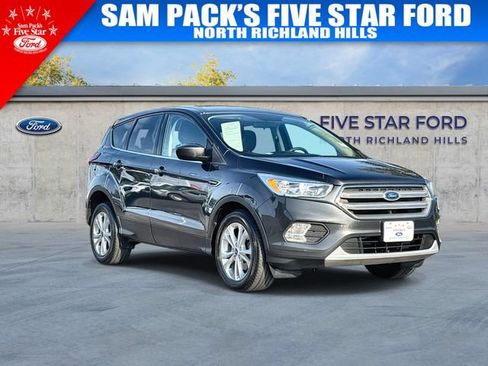 Used 2019 Ford Escape SE FWD image 1