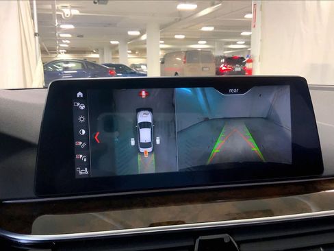 Used 2019 BMW 530i xDrive w/ Executive Package image 26