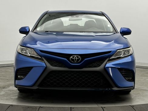 Used 2020 Toyota Camry SE image 2