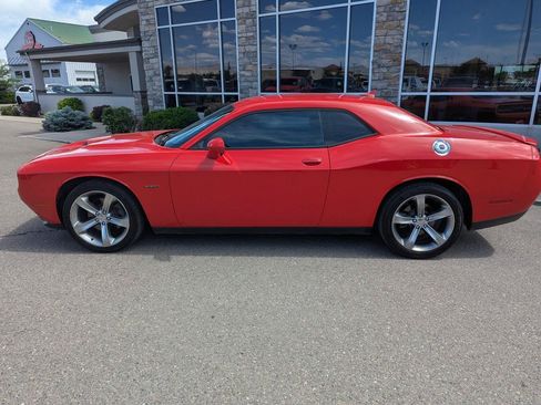 Used 2015 Dodge Challenger R/T w/ Quick Order Package 28B R/T RWD image 2