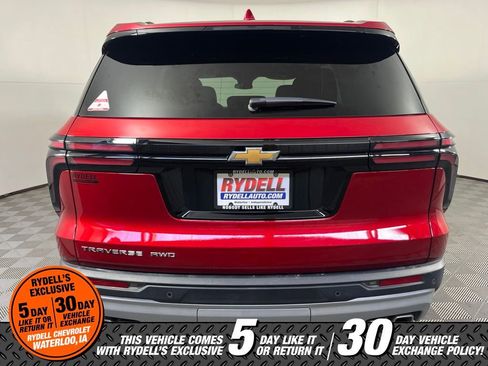Used 2025 Chevrolet Traverse LT w/ Driver Confidence Package AWD/4WD image 6