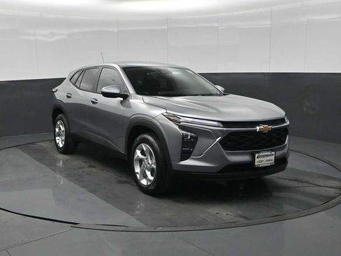 New 2026 Chevrolet Trax LS w/ LS Convenience Package image 2