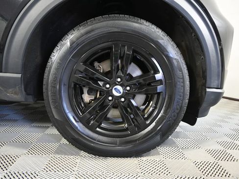 Used 2023 Ford Explorer XLT w/ Class IV Trailer Tow Package AWD/4WD image 11