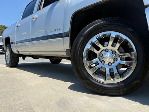 Used 2018 Chevrolet Silverado 1500 LT w/ All Star Edition AWD/4WD image 3