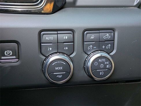 Used 2025 GMC Sierra 2500 AT4 image 26