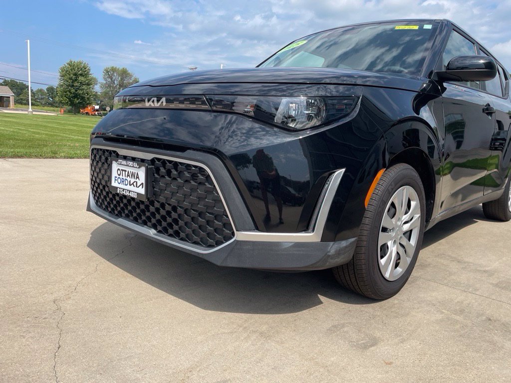 Used 2025 Kia Soul LX FWD image 14