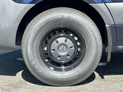 Used 2024 Mercedes-Benz Sprinter 144 Cargo image 30