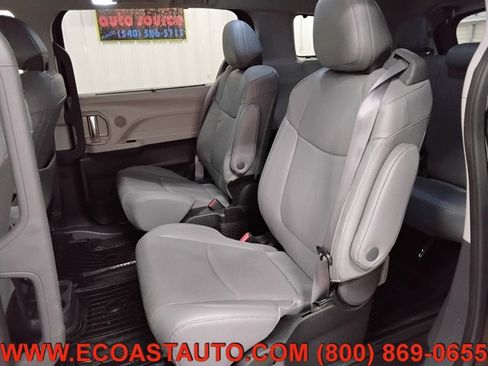 Used 2024 Toyota Sienna Limited image 13