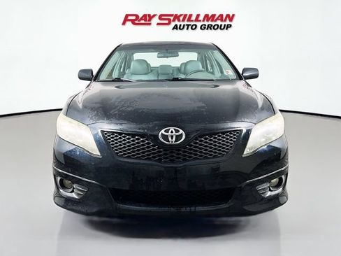 Used 2011 Toyota Camry SE w/ Sport Leather Pkg FWD image 2