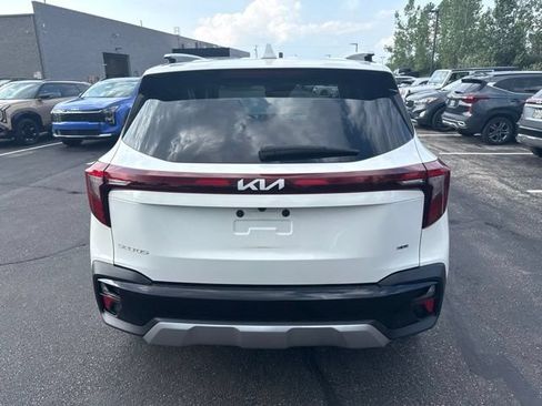 Certified 2024 Kia Seltos SX w/ SX Sunroof Package AWD/4WD image 7
