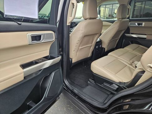 Used 2023 Ford Explorer Limited AWD/4WD image 19