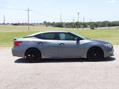 Used 2018 Nissan Maxima SR w/ Midnight Edition FWD image 5