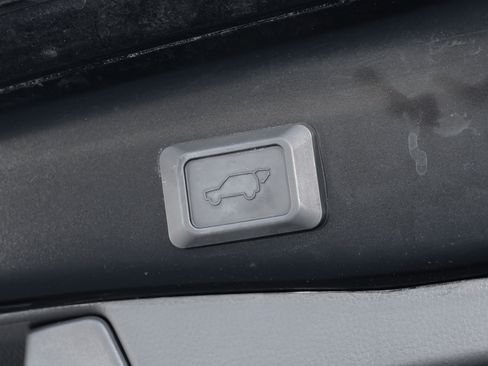 Used 2023 Toyota RAV4 XLE Premium image 38