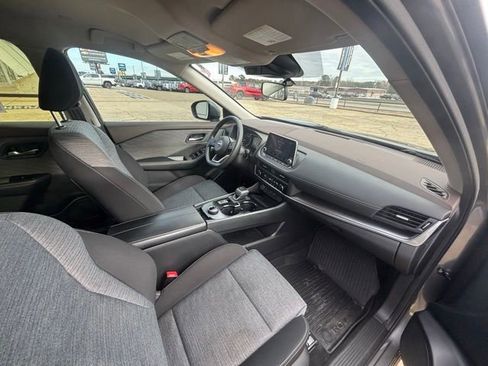 Used 2023 Nissan Rogue SV image 15