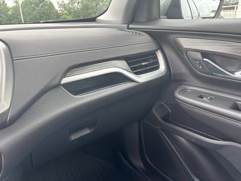 Used 2023 GMC Terrain SLT w/ LPO, Floor Liner Package FWD image 31