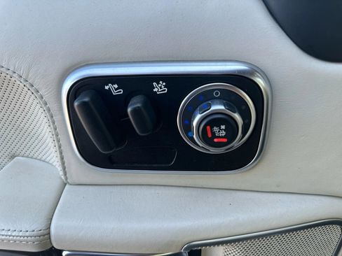 Used 2012 Land Rover Range Rover Autobiography image 46