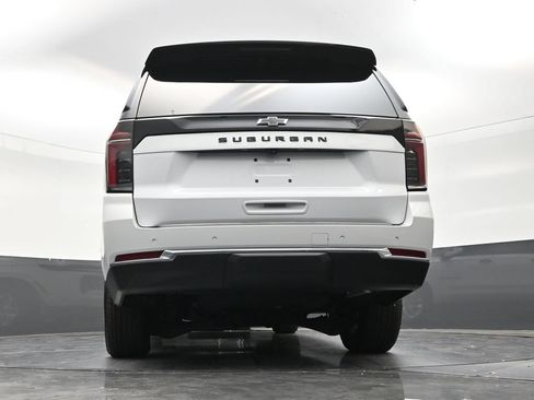 Used 2025 Chevrolet Suburban LS RWD image 22