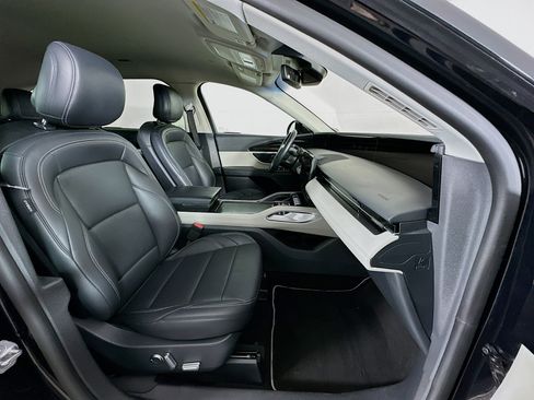 Used 2024 Lincoln Nautilus Premier image 31