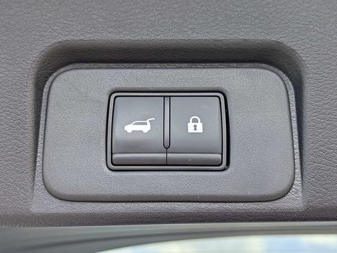 Used 2025 Nissan Rogue SV FWD image 13