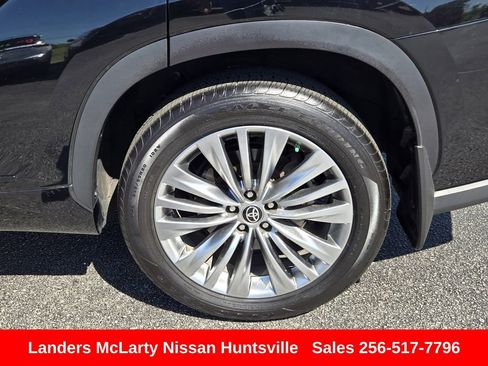 Used 2023 Toyota Highlander Platinum image 12