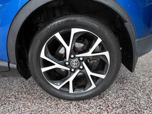 Used 2018 Toyota C-HR XLE FWD image 28