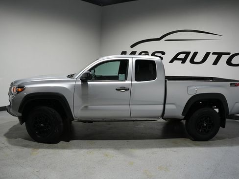 Used 2022 Toyota Tacoma SR w/ SX Package image 5