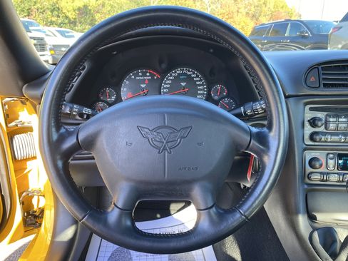 Used 2002 Chevrolet Corvette Coupe w/ Preferred Equipment Group2 image 16