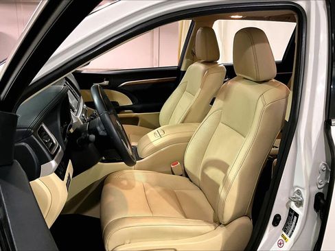 Used 2019 Toyota Highlander Limited image 15