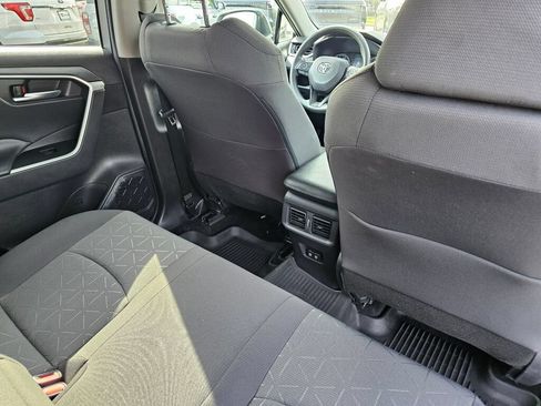 Used 2021 Toyota RAV4 XLE AWD/4WD image 16