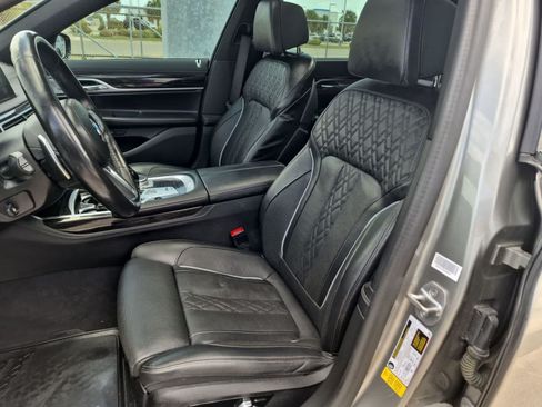 Used 2022 BMW 740i w/ M Sport Package RWD image 20