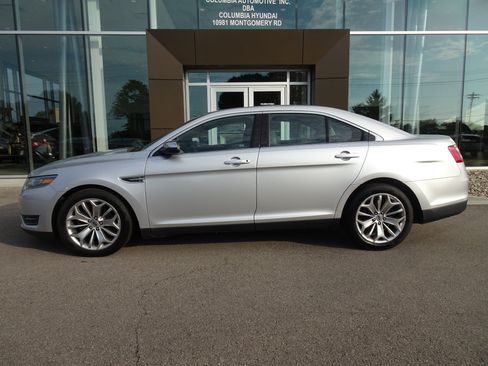 Used 2015 Ford Taurus Limited w/ Equipment Group 301A FWD image 2